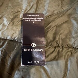 Giorgio Armani Luminous Silk Foundation Shade 4